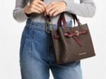 ⁦Michael Kors Cross Bag For Women⁩ - الصورة ⁦4⁩