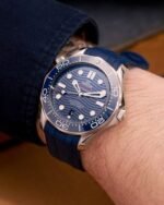 ⁦Omega (SEAMASTER DIVER) watch for men 210.32.42.20.03.001⁩ - الصورة ⁦5⁩