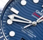 ⁦Omega (SEAMASTER DIVER) watch for men 210.32.42.20.03.001⁩ - الصورة ⁦2⁩