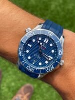 ⁦Omega (SEAMASTER DIVER) watch for men 210.32.42.20.03.001⁩ - الصورة ⁦9⁩