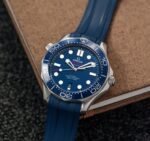 ⁦Omega (SEAMASTER DIVER) watch for men 210.32.42.20.03.001⁩ - الصورة ⁦3⁩