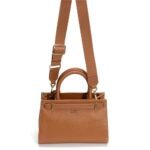 ⁦Tommy Hilfiger Shoulder Handbag For Women Camel⁩ - الصورة ⁦6⁩