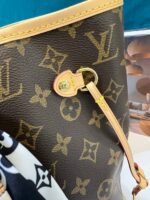 ⁦Louis Vuitton Hand Bag For Women⁩ - الصورة ⁦6⁩