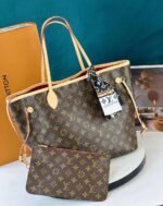 ⁦Louis Vuitton Hand Bag For Women⁩ - الصورة ⁦4⁩
