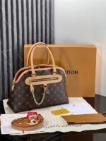 ⁦Louis Vuitton Cross Bag For Women⁩ - الصورة ⁦4⁩